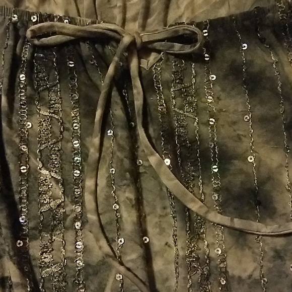 Short sleeved peasant sequined top - Picture 2 of 6